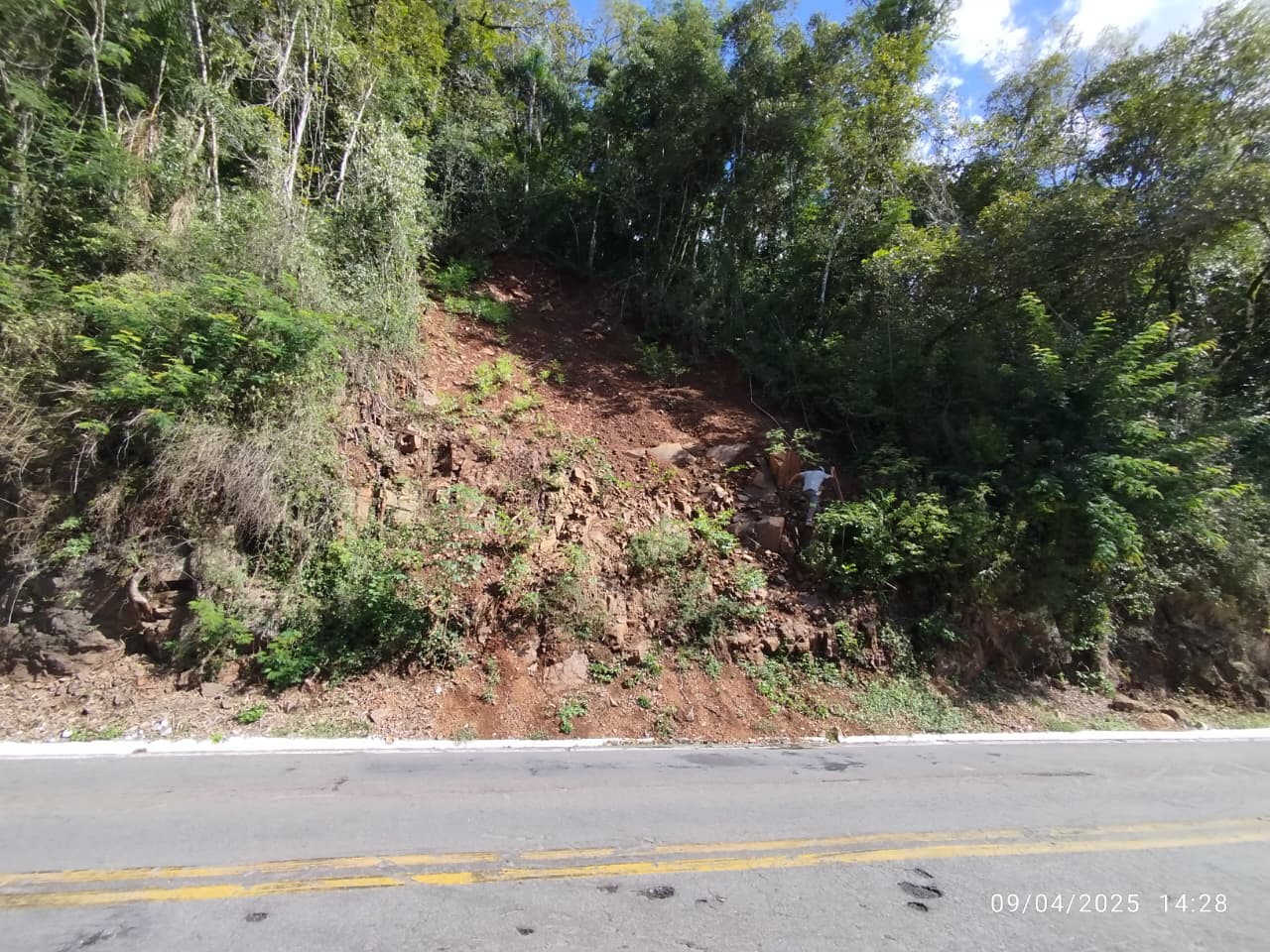Avaliação de riscos geológicos e geotécnicos em campo - foto 4