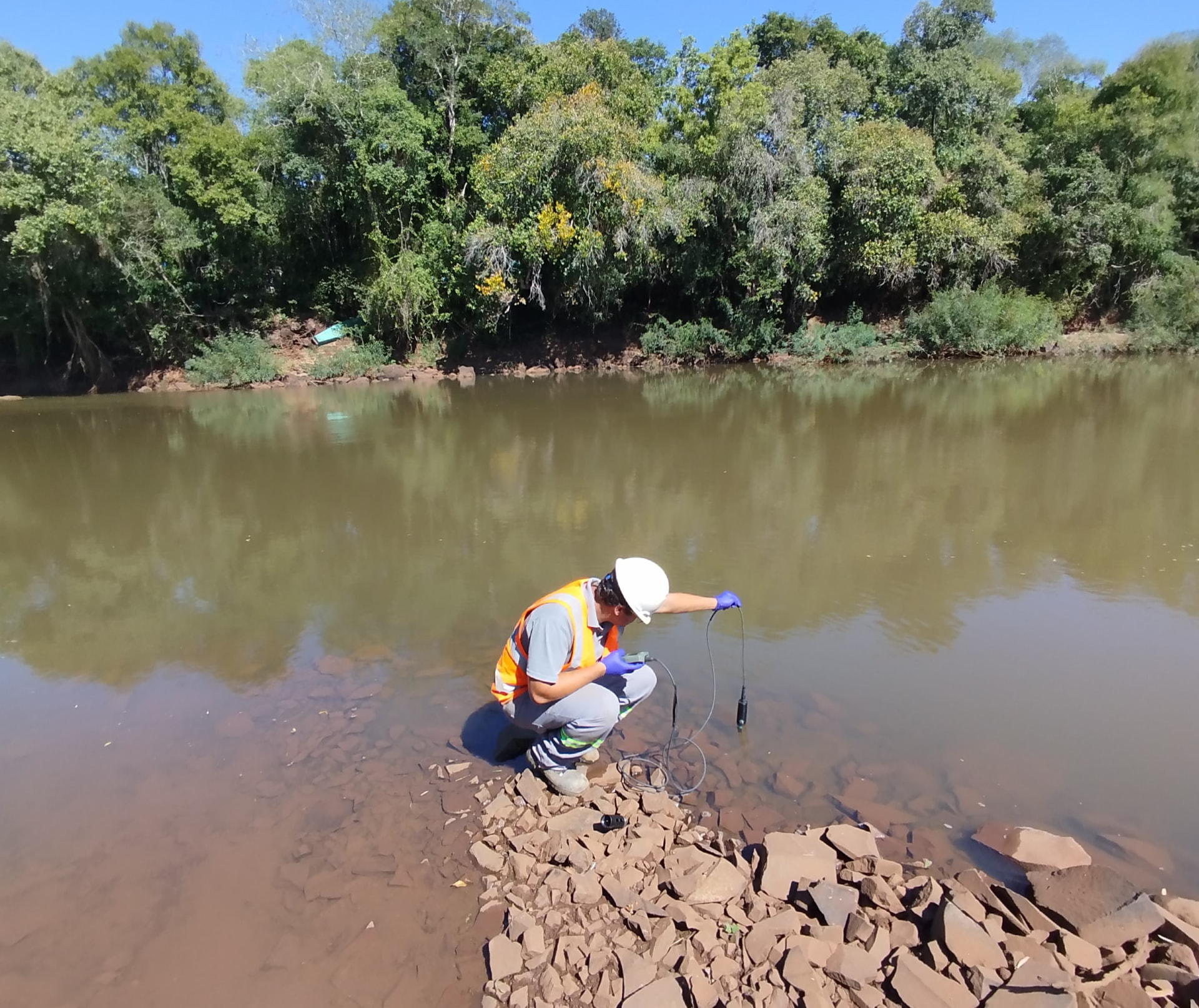 Trabalho de campo para estudo de capacidade de suporte do corpo hídrico receptor - foto 4