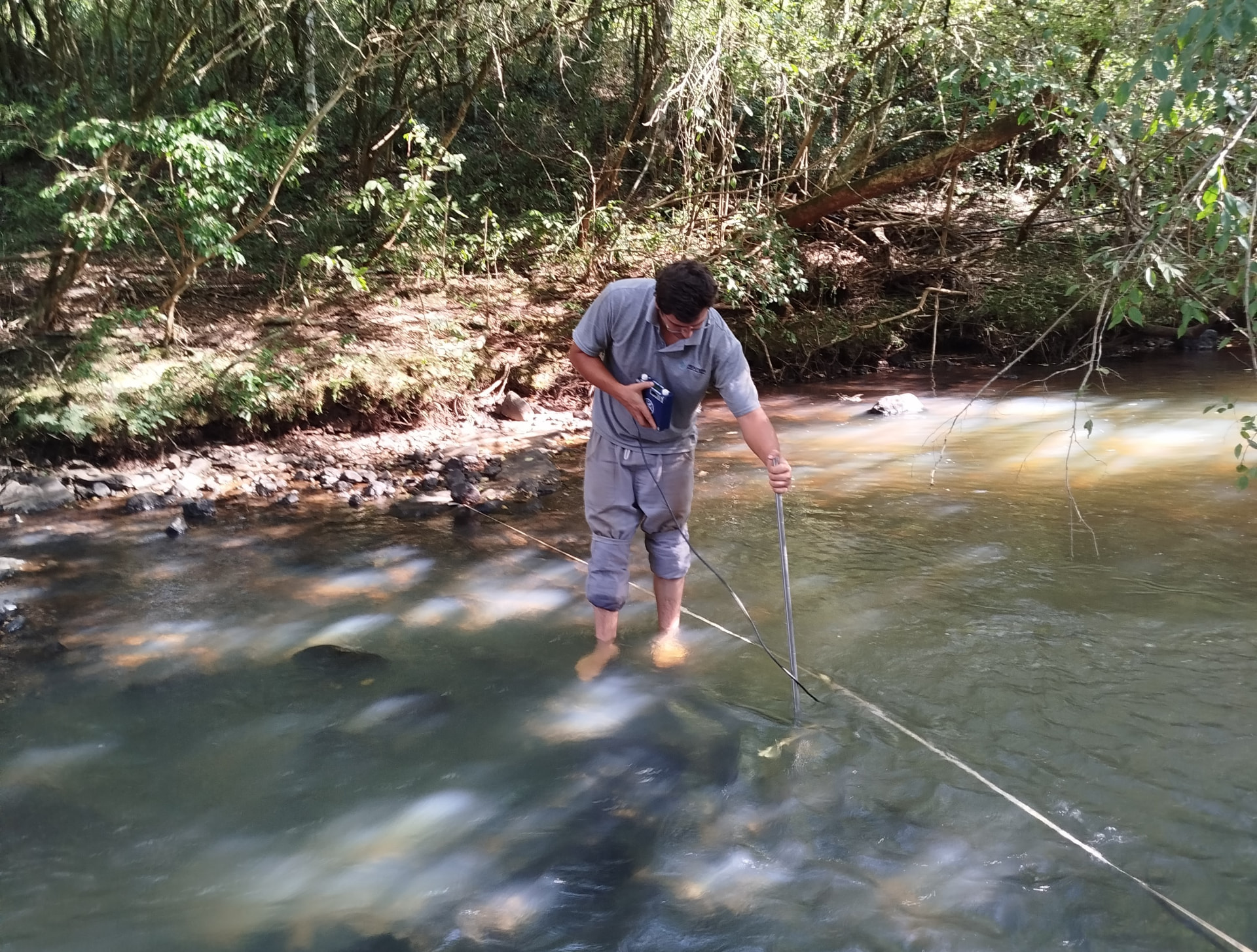 Trabalho de campo para determinação da vazão de referência - foto 5